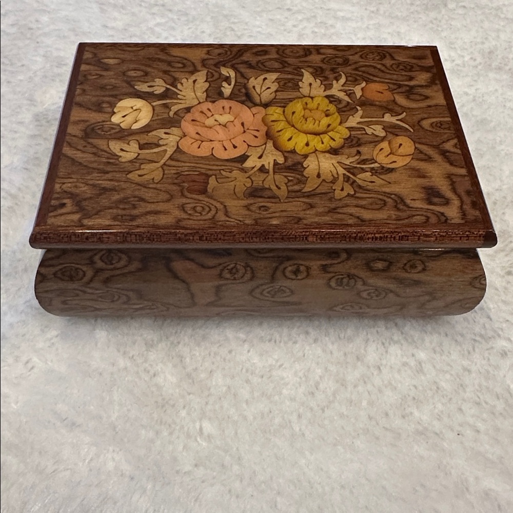 Vintage Sorrento(Italy) music box